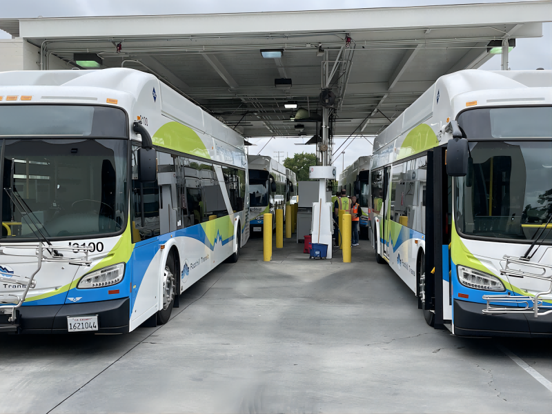 Foothill Transit dosiahol nové maximum v účinnosti tankovania: 19,1 kg vodíka za 6,5 ​​minúty