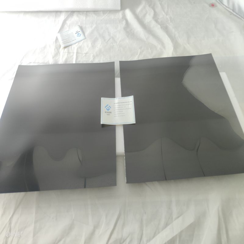 Vodivé plastové bipolárne platne pre vanádiové fluidizované reaktory